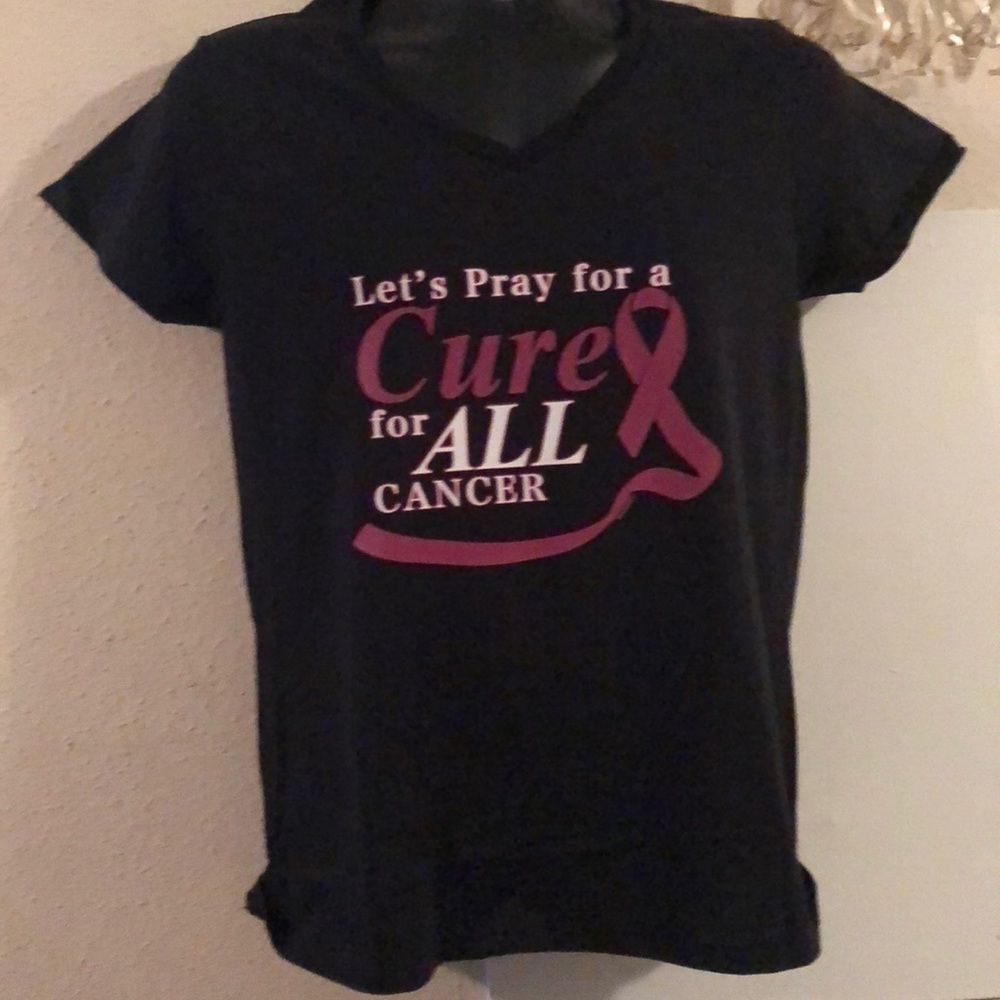 👀 S&K T-Shirt Designs Woman’s Black V-Neck Tee!